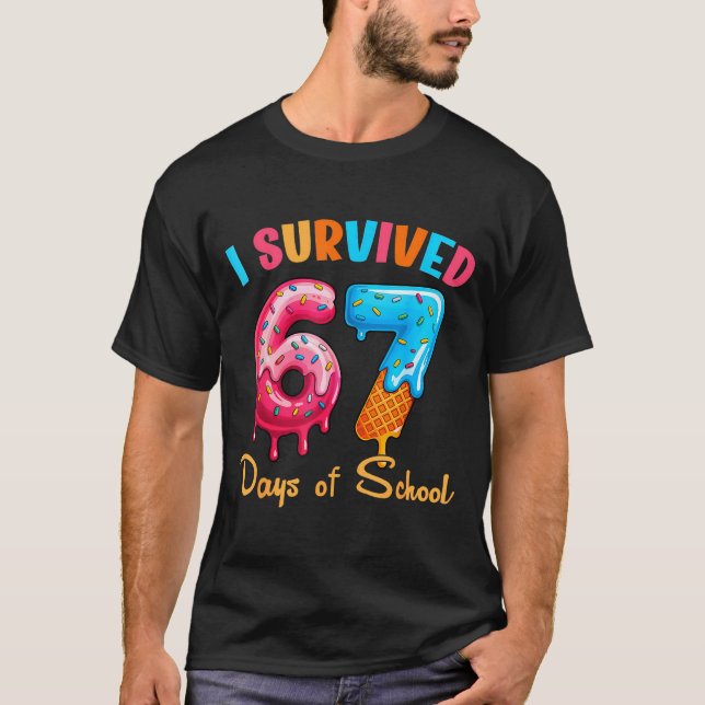 Camiseta I Survived 67 Days Of School Funny Six Seven Meme  (Frente)