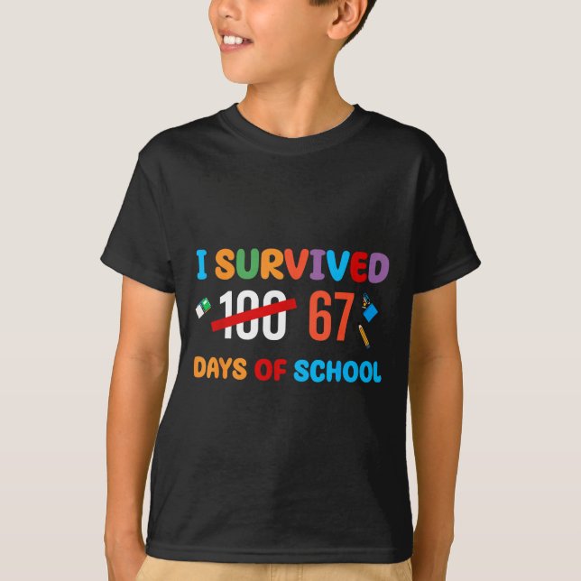 Camiseta I Survived 67 Days Of School Funny Six Seven Meme  (Frente)