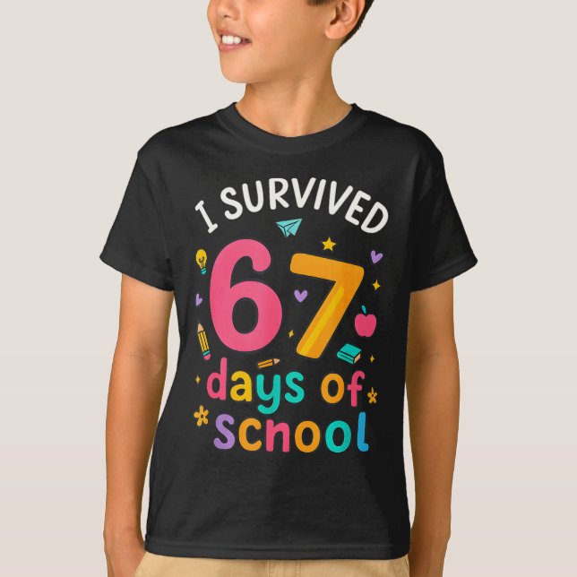 Camiseta I Survived 67 Days Of School Funny Six Seven Meme  (Frente)