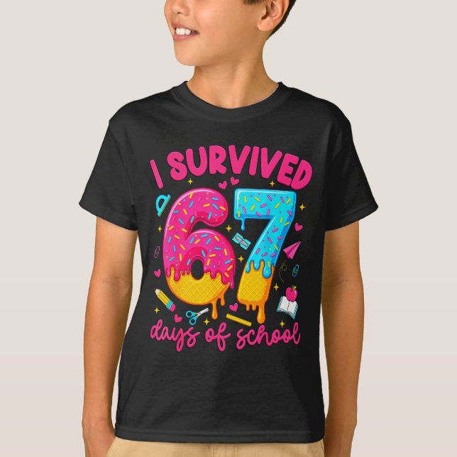 Camiseta I Survived 67 Days Of School Funny Six Seven Teach (Frente)