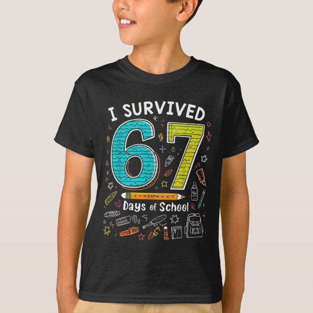 Camiseta I Survived 67 Days Of School _ Funny Teacher &amp; (Frente)