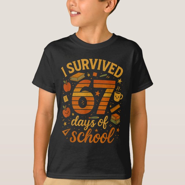 Camiseta I Survived 67 Days Of School _ Funny Teacher &amp; (Frente)