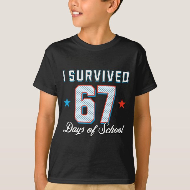 Camiseta I Survived 67 Days Of School Funny Teacher And Stu (Frente)