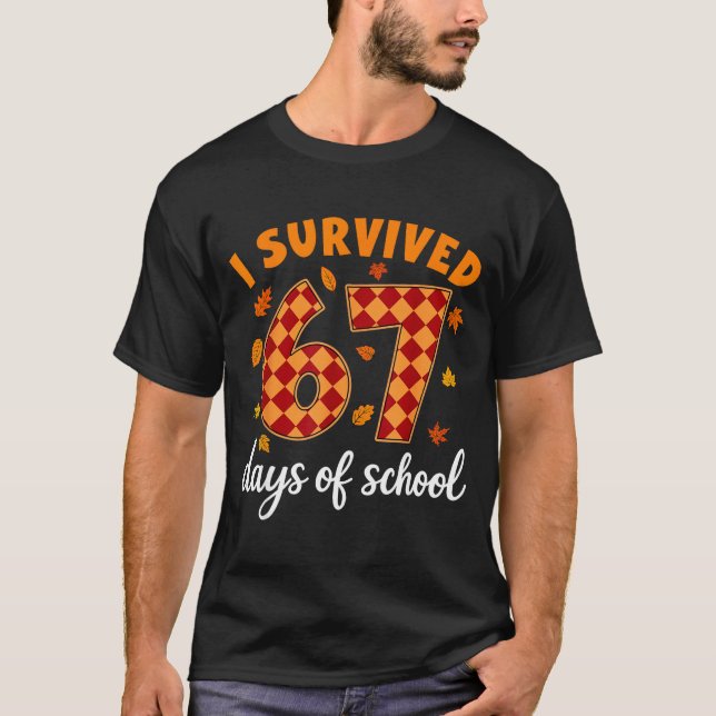 Camiseta I Survived 67 Days Of School Funny Teacher Thanksg (Frente)