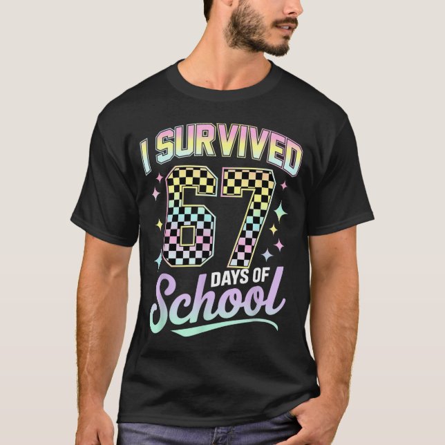 Camiseta I Survived 67 Days Of School Meme Funny Student Te (Frente)