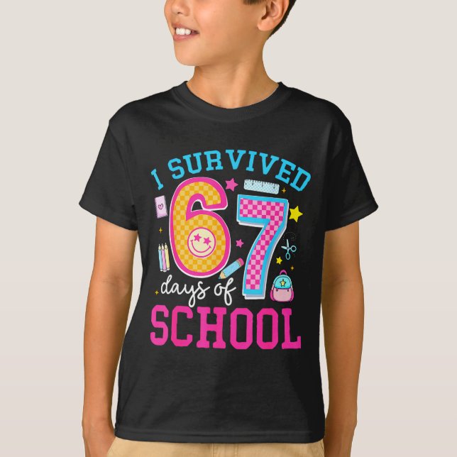 Camiseta I Survived 67 Days Of School Meme Six Seven Teache (Frente)