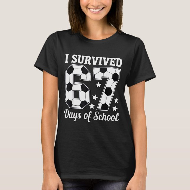 Camiseta I Survived 67 Days Of School Soccer Style Teacher  (Frente)