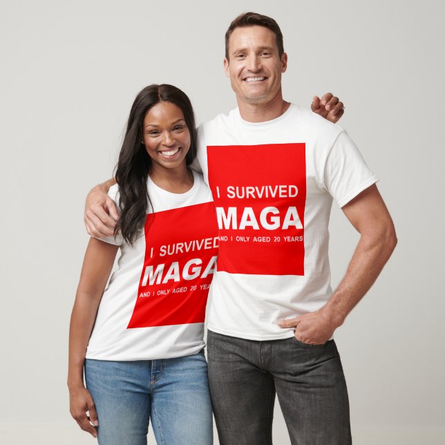 Camiseta I Survived MAGA (Unissex)