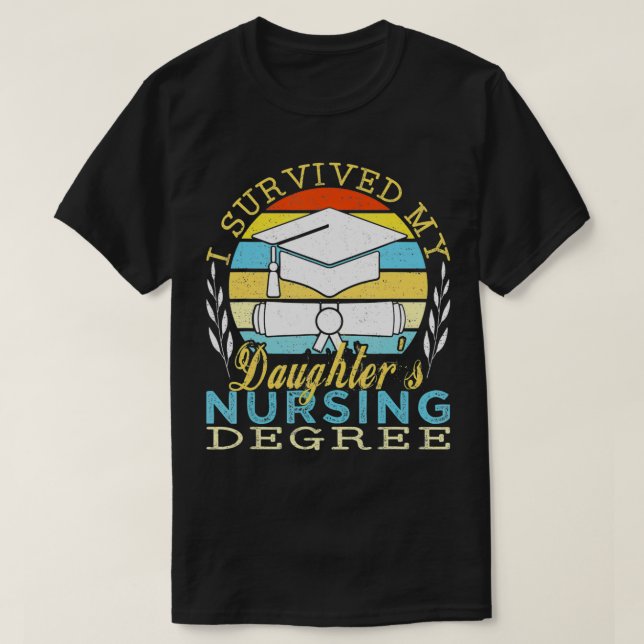 Camiseta I Survived My Daughter's Nursing Degree  (Frente do Design)
