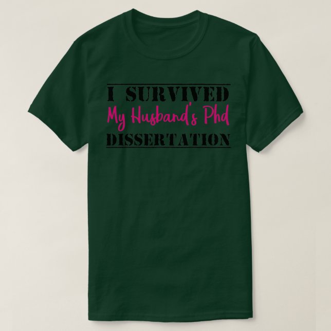 Camiseta I Survived My Husbands PHD Dissertation (Frente do Design)