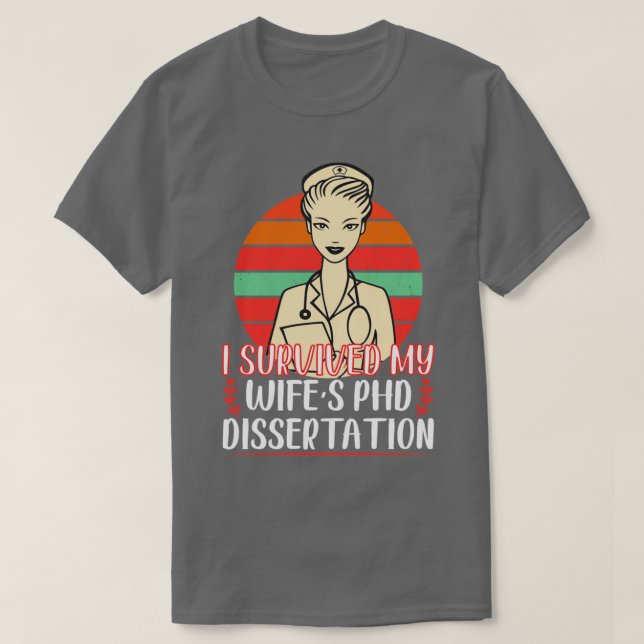 Camiseta I Survived My Wifex27s PhD Dissertation Funny PhD  (Frente do Design)