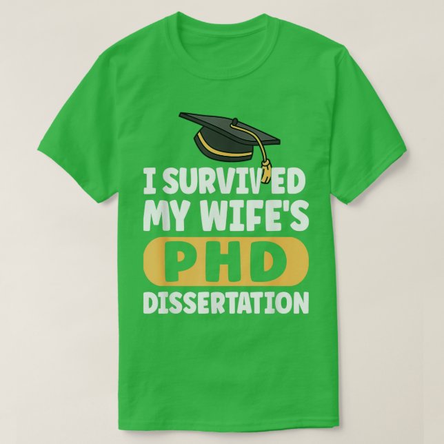 Camiseta I Survived My Wifex27s PhD Dissertation Funny Wife (Frente do Design)