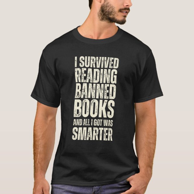 Camiseta I Survived Reading Banned Books And All I Got Was  (Frente)