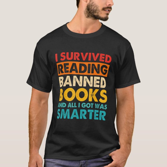 Camiseta I Survived Reading Banned Books And All I Got Was  (Frente)