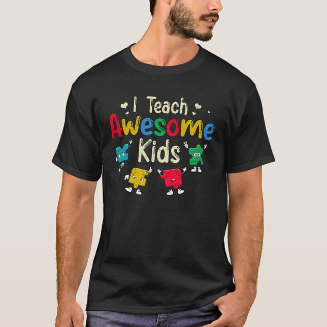 Camiseta I Teach Awesome Kids SPED Teacher Educator Autism  (Frente)
