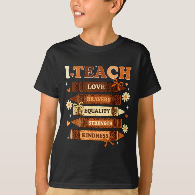 Camiseta I Teach Black History Month Melanin Crayons Black  (Frente)