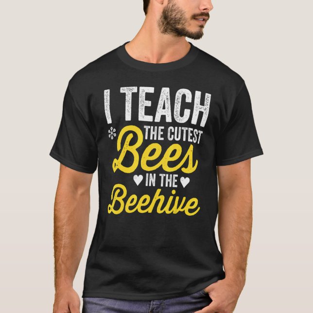 Camiseta I Teach The Cutest Bees In The Beehive Teacher Lif (Frente)