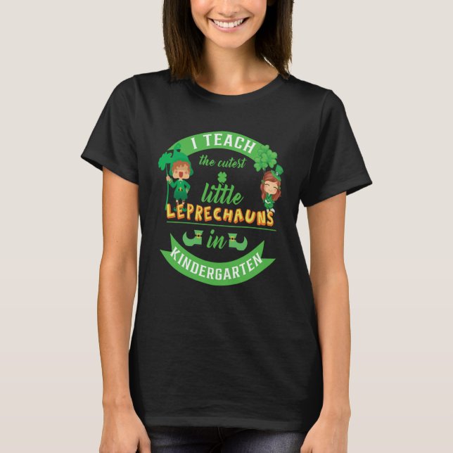 Camiseta I Teach The Cutest Little Leprechauns In Kindergar (Frente)