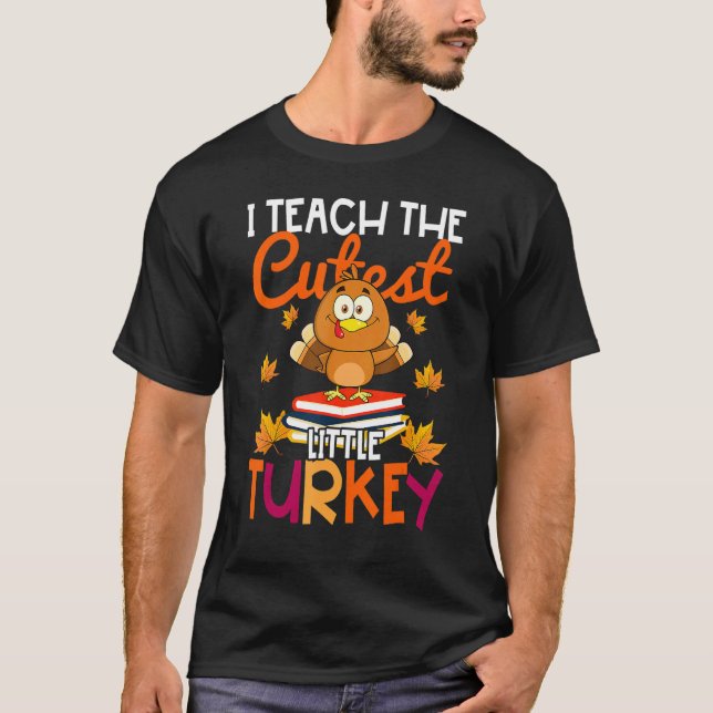 Camiseta I Teach The Cutest Little Turkeys Thanksgiving Day (Frente)