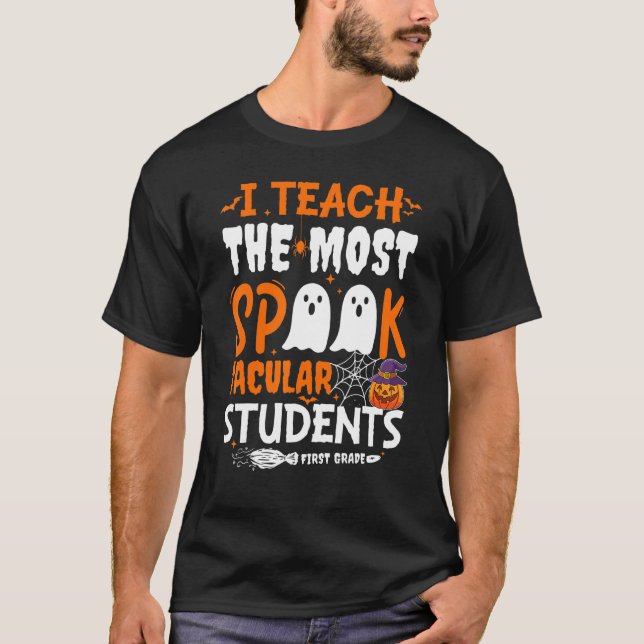 Camiseta I Teach The Most Spook Tacular Students 1st Grade  (Frente)