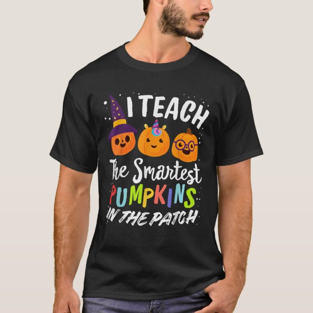 Camiseta I Teach The Smartest Pumpkins The Patch Teacher Fa (Frente)