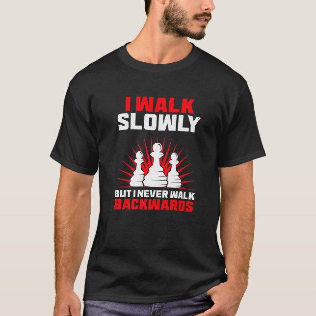 Camiseta I Walk Slowly But I Never Walk Backwards Chess Pla (Frente)