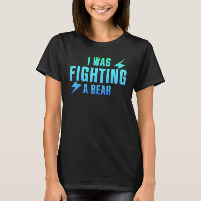 Camiseta I Was Fighting A Bear - Funny Injury Recovery (Frente)