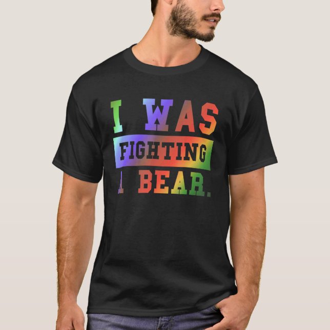 Camiseta I Was Fighting A Bear - Funny Injury Recovery_3 (Frente)