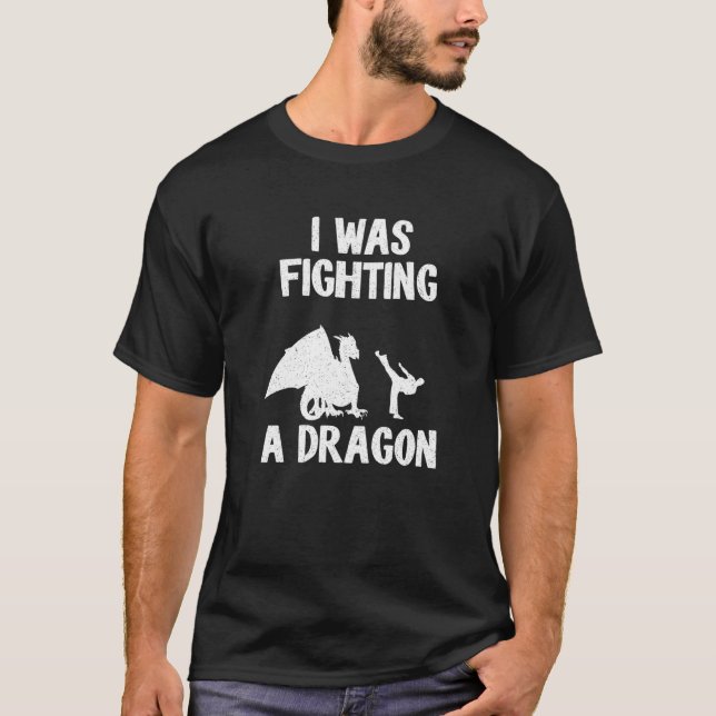 Camiseta I Was Fighting A Dragon After Surgery Recovery Bro (Frente)