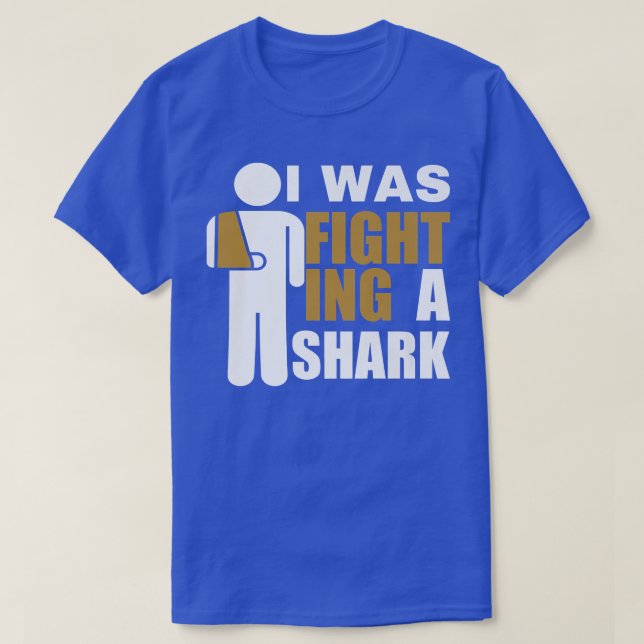 Camiseta I Was Fighting A Shark  Broken Arm Fracture424  (Frente do Design)