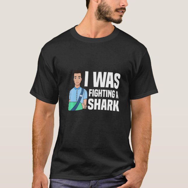 Camiseta I Was Fighting A Shark  Broken Bones  1 (Frente)