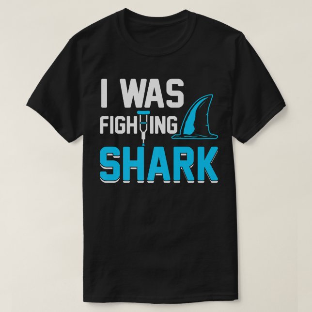 Camiseta I Was Fighting A SharkBroken Arm Fracture (Frente do Design)