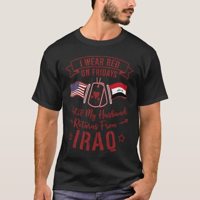 Camiseta I Wear Red On Friday Deployment Husband US Soldier (Frente)