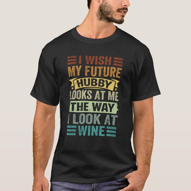 Camiseta I Wish My Future Hubby Looks At Me The Way I Look  (Frente)