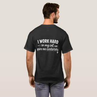 Camiseta I Work Hard So My Cat Can Ignore Me Comfortably 