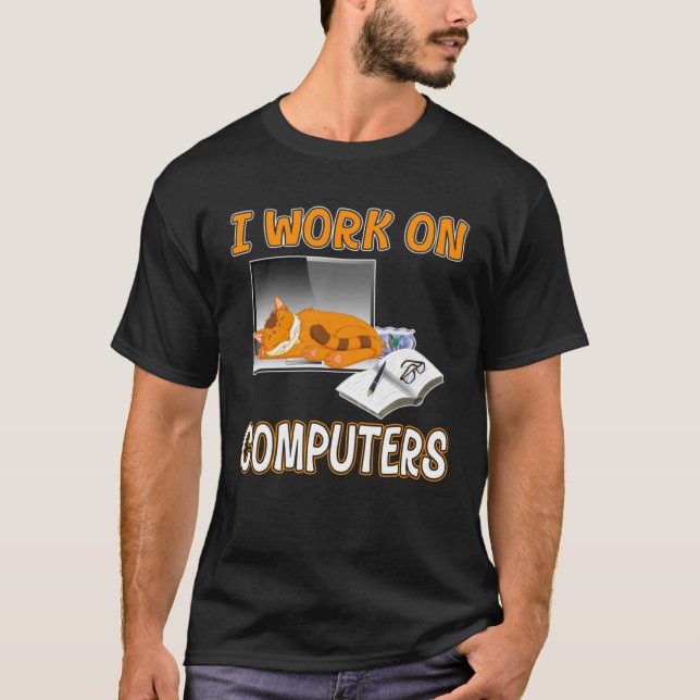Camiseta I Work On Computers  Cute Cat Information Technolo (Frente)
