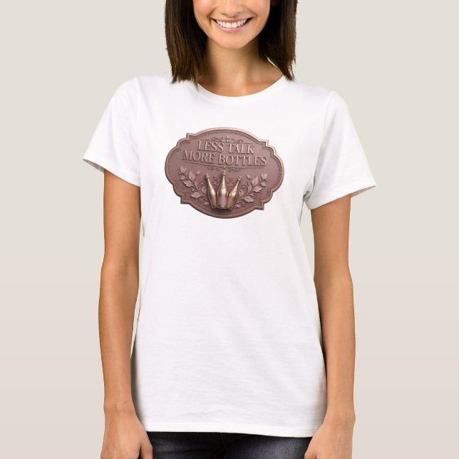 Camiseta icônica rosa com design LESS TALK MORE BO (Frente)