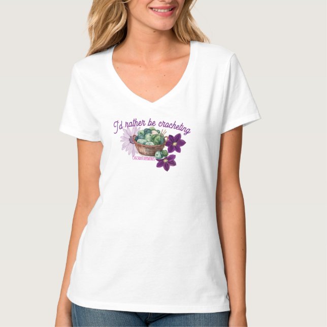 Camiseta I'd rather be crocheting v-neck (Frente)