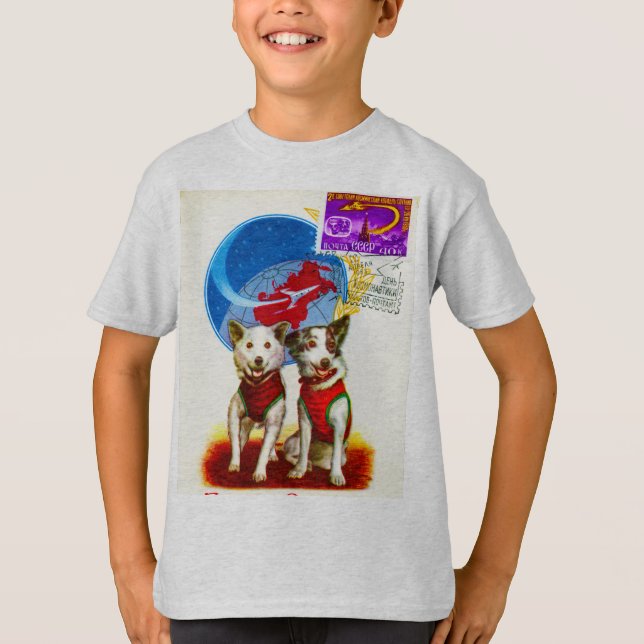 CAMISETA IDADE DO ESPAÇO RETRO (ASTRONAUTAS DE CÃO) (Frente)