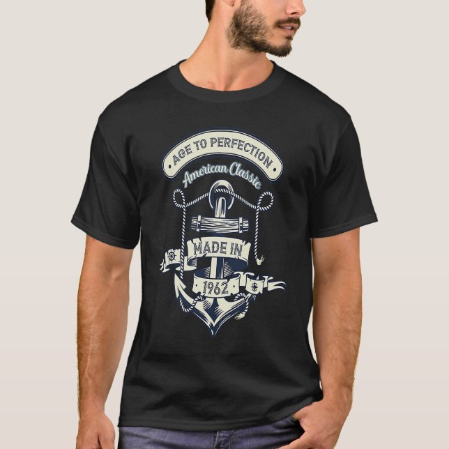 Camiseta Idade Para Perfeição Clássica Americana Feita Em 1 (Frente)