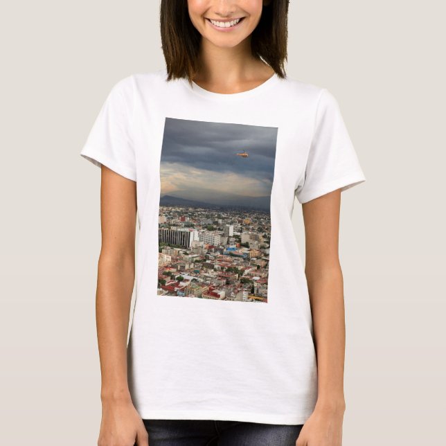 Camiseta Ideia de ângulo alto da arquitectura da cidade (Frente)
