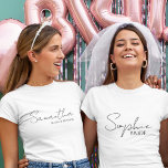 Camiseta Ideias personalizadas de presentes de Madrinha de<br><div class="desc">Procurando a maneira perfeita de mostrar à sua Madrinha de casamento o quanto ela significa para você? Explore nossa coleção de presentes personalizados de Madrinhas de casamento, disponíveis exclusivamente no Zazzle! Quer ela tenha sido sua confidente, sua apoiadora, ou sua mulher de direita durante sua jornada ao corredor, esses presentes...</div>