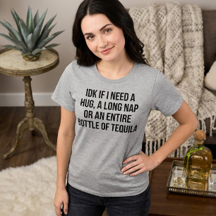 Camiseta IDK Se Eu Preciso De Um Abraço Um Cochilo