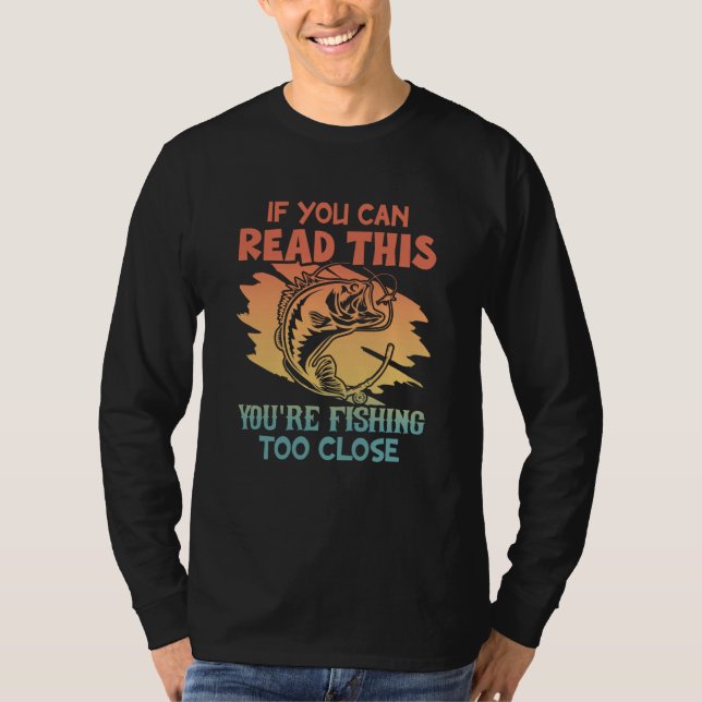 Camiseta If You Can Read This You're Fishing Too Close Retr (Frente)