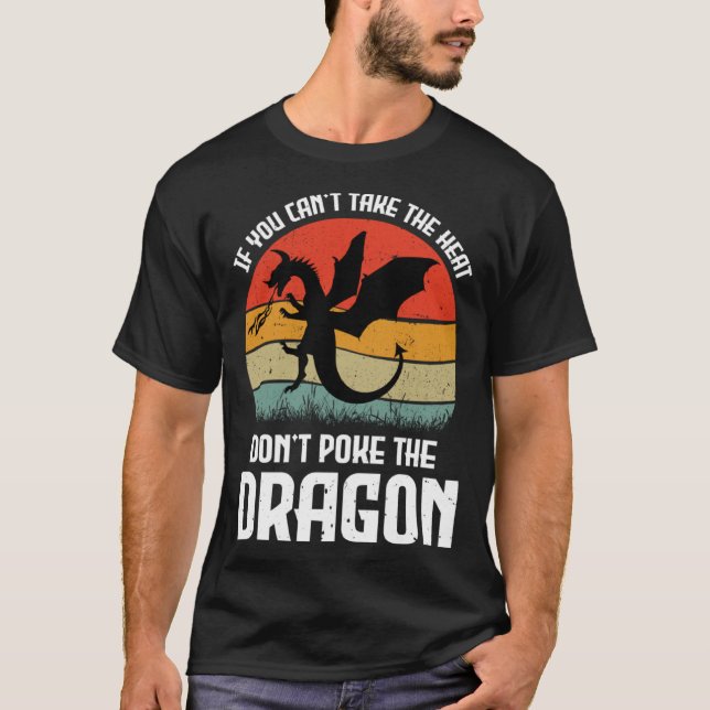 Camiseta If You Can t Take The Heat Don t Poke The Dragon (Frente)