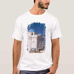Camiseta Igreja branca na praia perto do Mar Egeu em