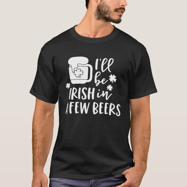 Camiseta I'll Be Irish in a Few Beers Drinking Shamrock (Frente)