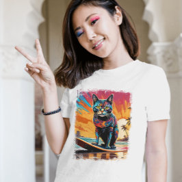 Camiseta Ilustração de BD Colorida em Gato Surfando