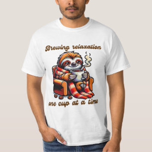 Camiseta Ilustração de Café Quente Sipping Sloth Cozy