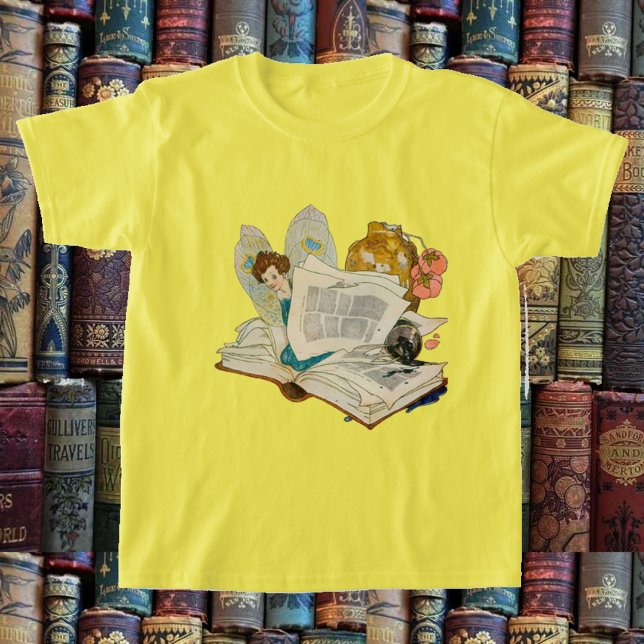 Camiseta Ilustração de Fada Devoradora de Livros Antigos (Criador carregado)